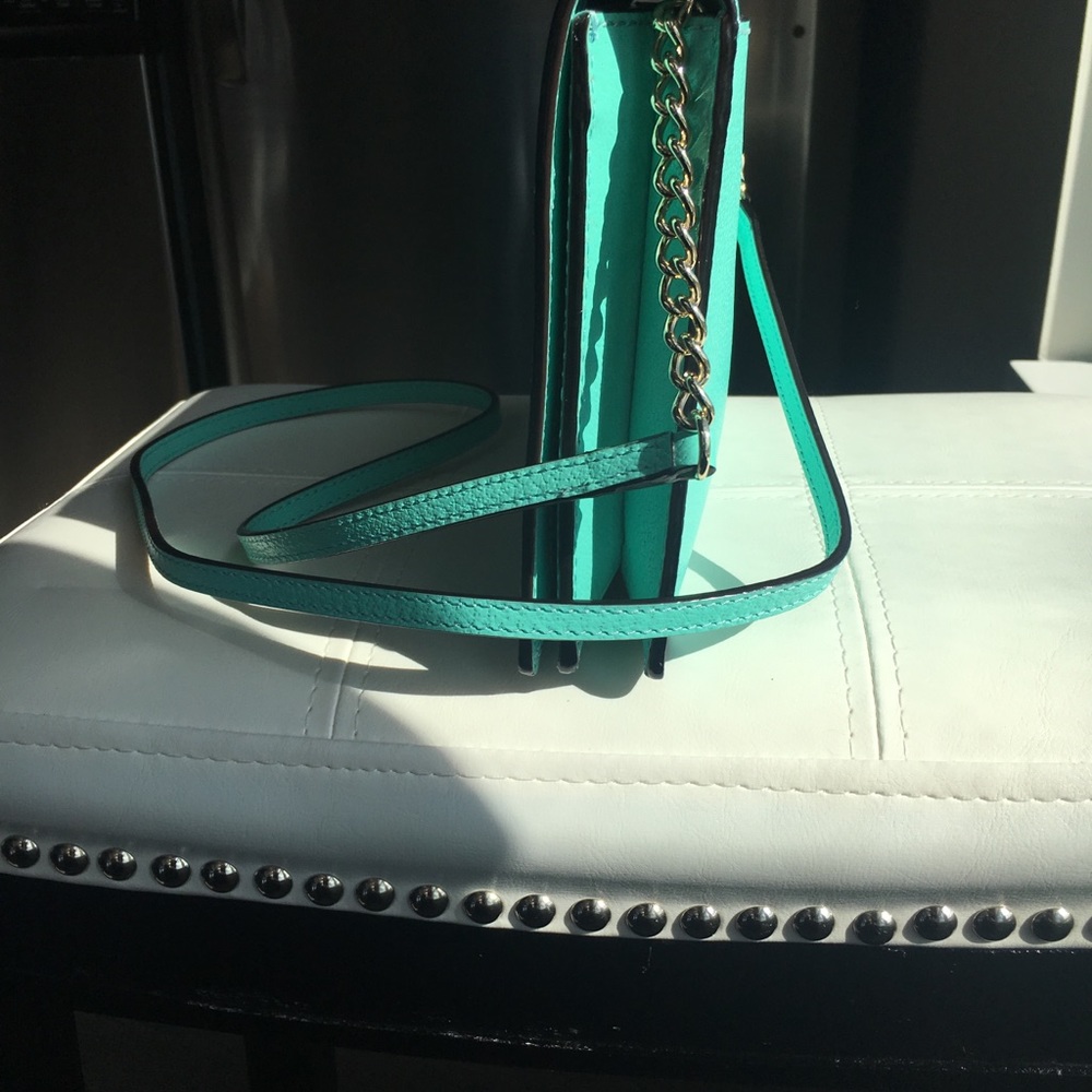 Kate Spade leather crossbody turn lock closure - Picture 3 of 8